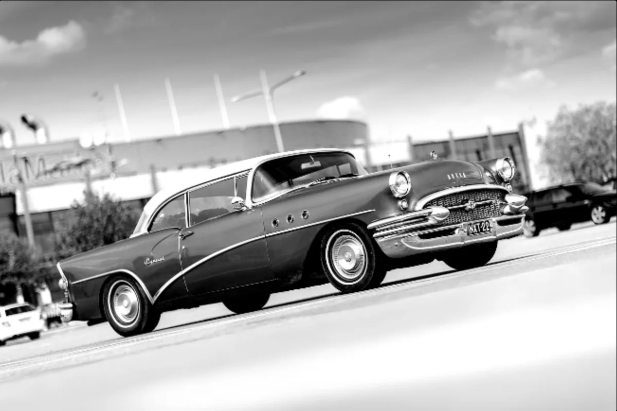 A photo of a classic car with no filter applied